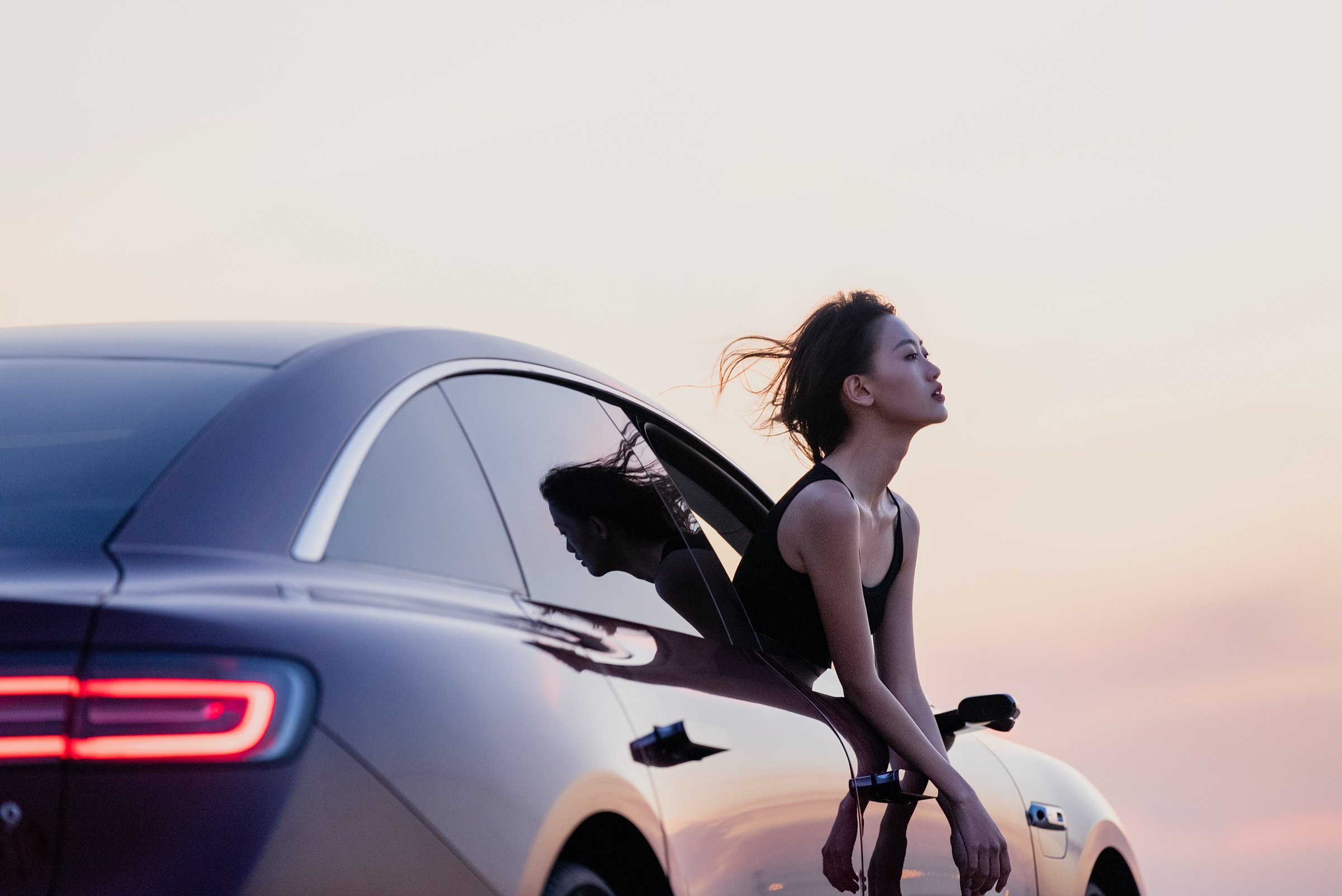 沙漠与车